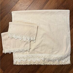 Vintage JC Penny Color Forum 3 Piece Cream Towel Set with Lace Trim